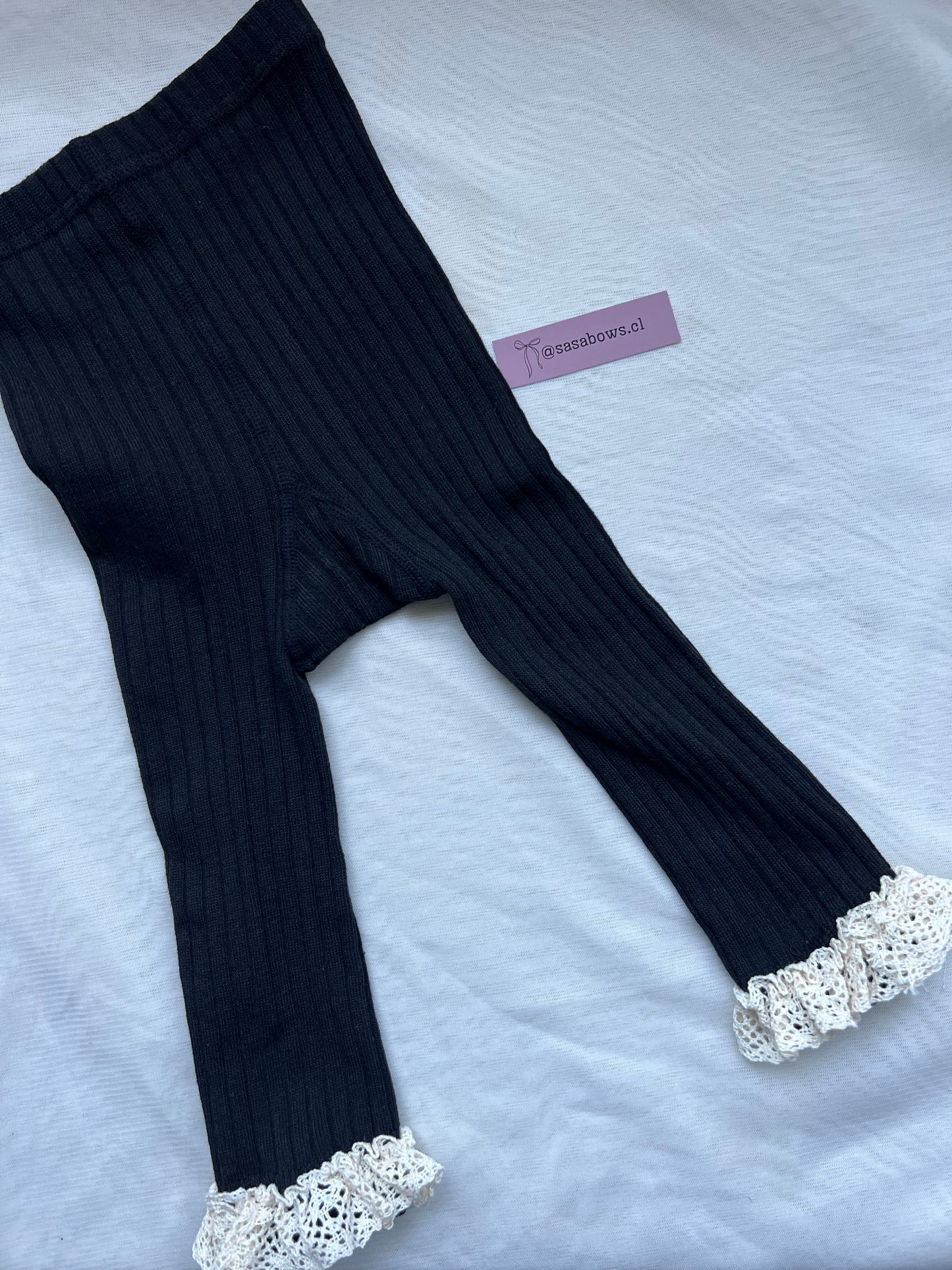 Calza con borde encaje de puntilla