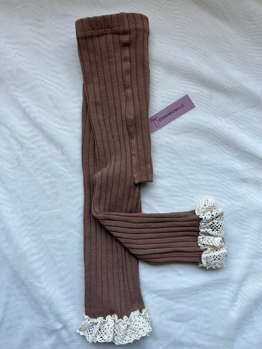 Calza con borde encaje de puntilla